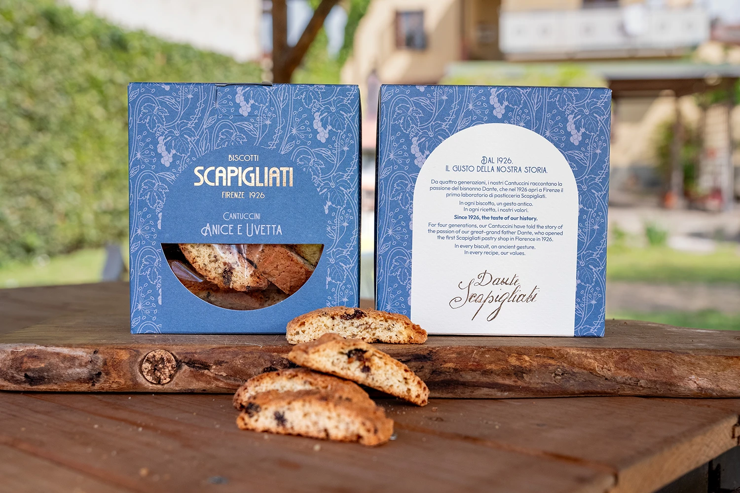 cantuccini-anice-uvetta-scapigliati-ambientata.jpg