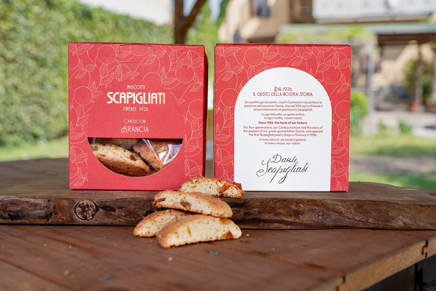 cantuccini-arancia-scapigliati-ambientata.jpg